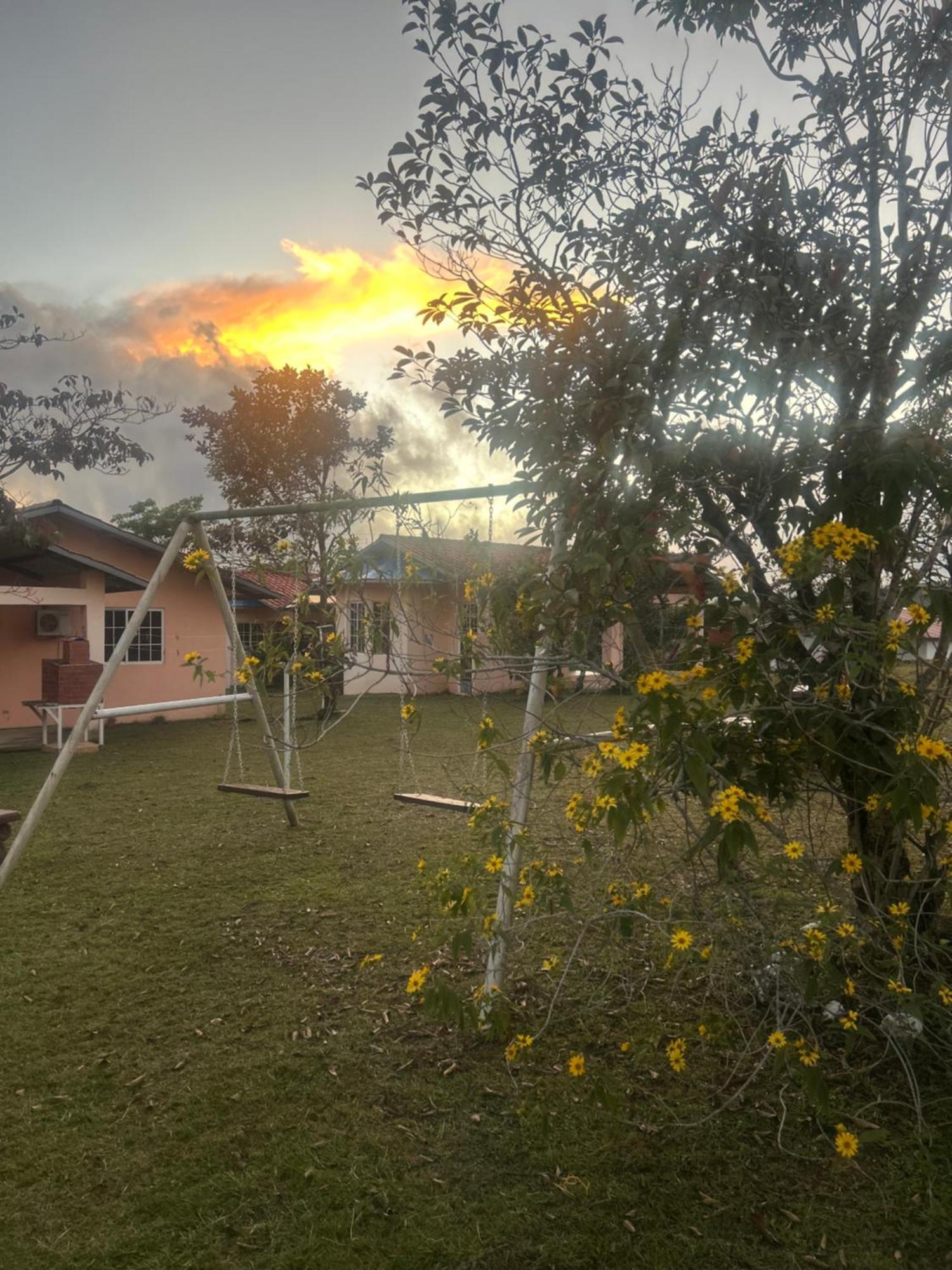 Linda Vista Cabins Бокете Экстерьер фото